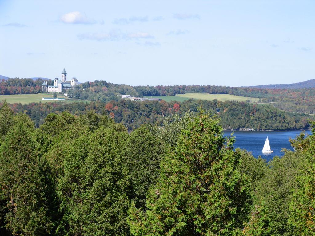 Hotel La Belle Victorienne Magog Zewnętrze zdjęcie