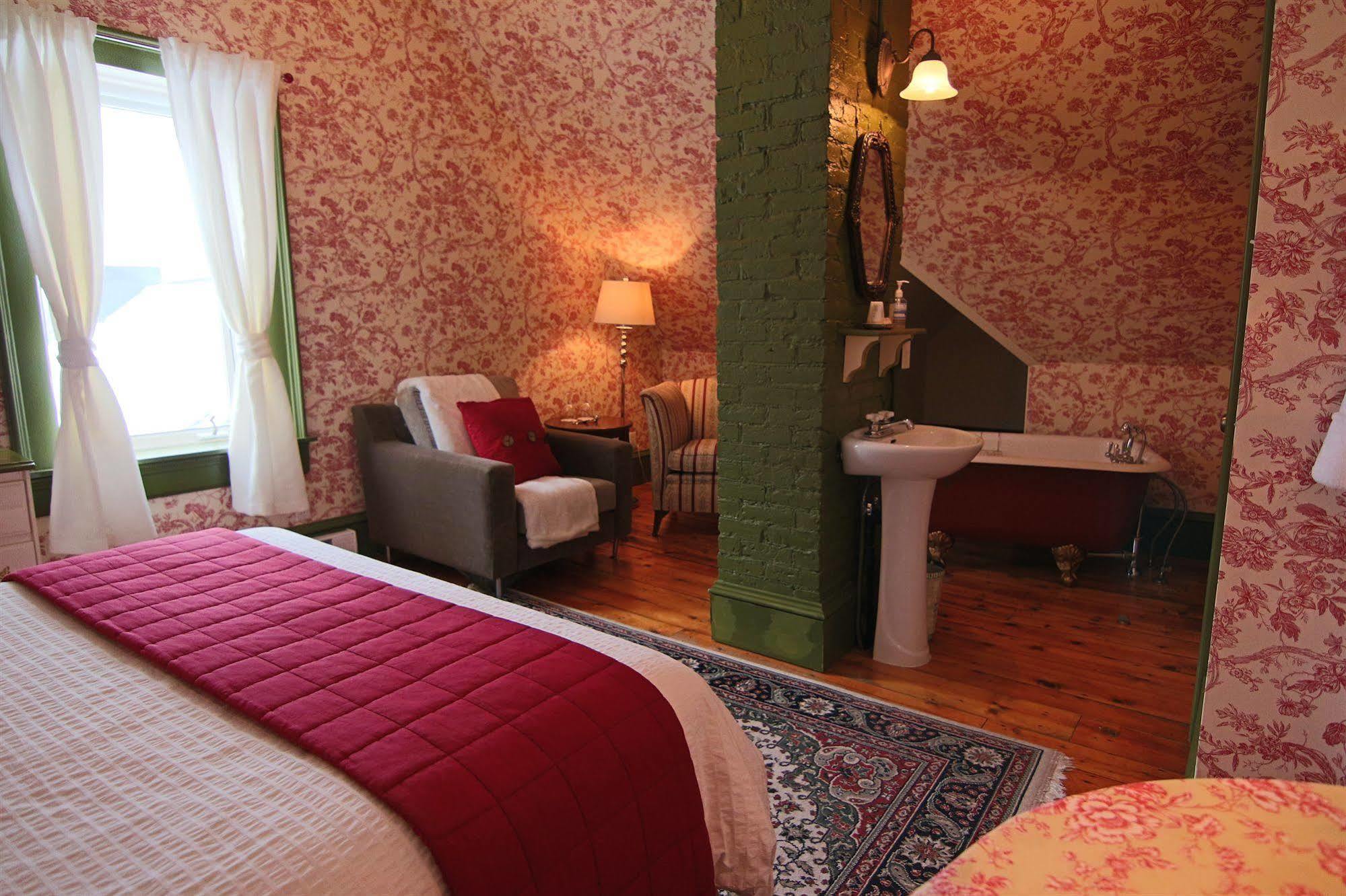 Hotel La Belle Victorienne Magog Zewnętrze zdjęcie